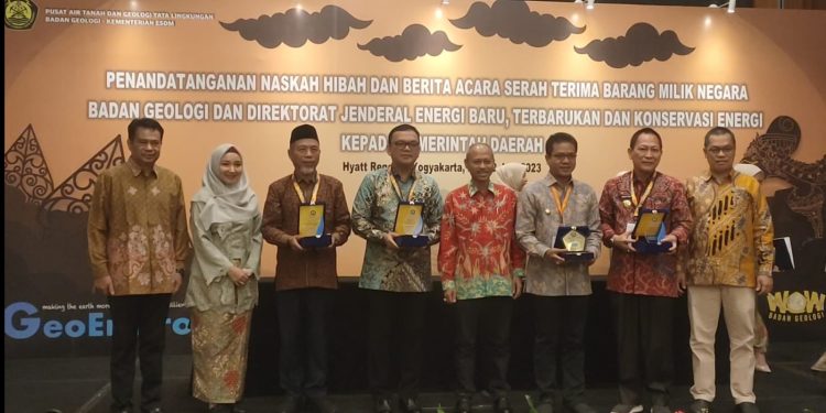 Bupati Merangin Tanda tangani Naskah Dana Hibah dan Berita Acara Serah Terima Barang Milik Negara