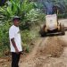 Tampung Aspirasi Masyarakat, H. Sukar Anggota DPRD Merangin Dapil III Pamenang Perbaiki Jalan Rusak Gunakan Dana Pribadi