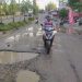 Lama Belum diperbaiki, Jalan Berlubang di Jalan Jalur Tiga Merangin dikeluhkan Pengendara