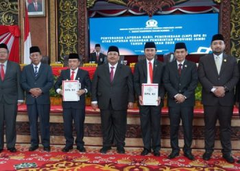 Al Haris Terima LHP Atas LKPD Provinsi Jambi Tahun Anggaran 2022