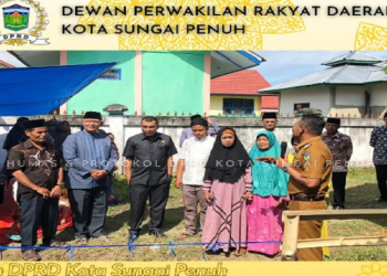 Ketua DPRD Sungai Penuh Lendra Hadiri Penyerahan Rumah Swadaya Masyarakat