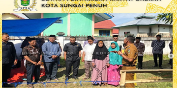 Ketua DPRD Sungai Penuh Lendra Hadiri Penyerahan Rumah Swadaya Masyarakat
