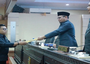 Pendapat Akhir Fraksi-fraksi Dewan Terhadap 2 Ranperda Inisiatif DPRD