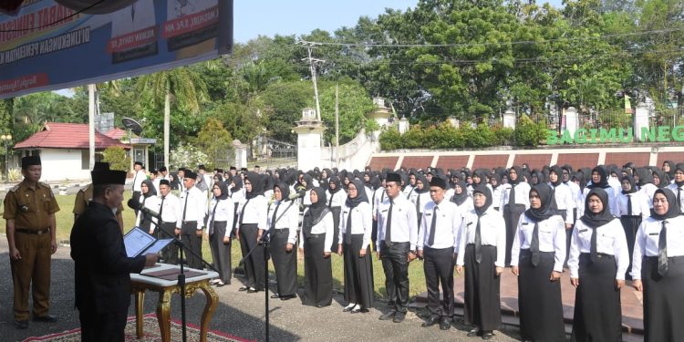 SK 409  PPPK Guru diserahkan Bupati Merangin 