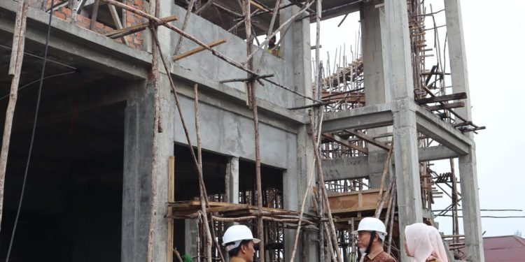 Bupati Merangin Pantau Pembangunan Kantor Arsip dan Perpustakaan Yang Baru 