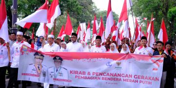 Gubernur Al Haris Lepas Kirab Peringatan 10 Muharram Serta Santuni Ribuan Anak Yatim