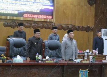 Anwar Sadat Hadiri Paripurna Keempat DPRD Pengambilan Keputusan Terhadap Ranperda Perubahan APBD Tanjab Barat TA 2023
