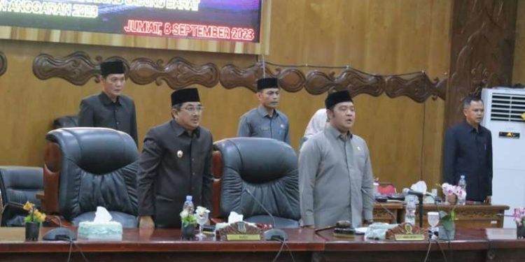 Anwar Sadat Hadiri Paripurna Keempat DPRD Pengambilan Keputusan Terhadap Ranperda Perubahan APBD Tanjab Barat TA 2023