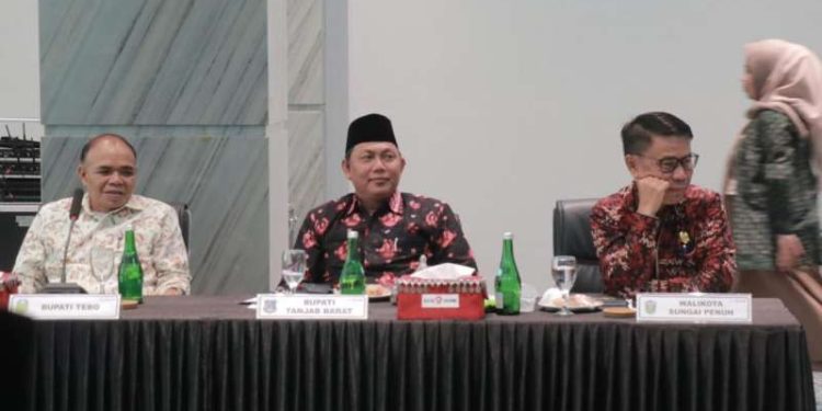 Wabup Tanjab Barat Hadiri RUPS LB BPD Jambi