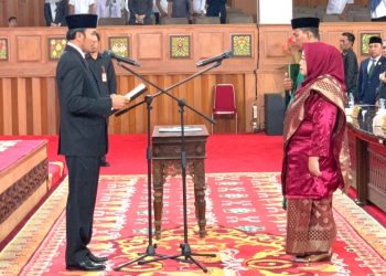 Ketua DPRD Jambi Pimpin Paripurna Pengambilan Sumpah PAW Lilis Ismayani