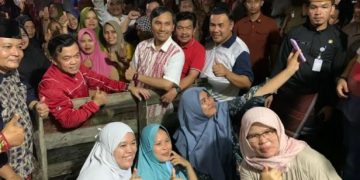 Kunjungi Korban Kebakaran di Sarolangun, Ketua DPRD Jambi Serahkan Bantuan