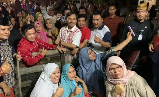 Kunjungi Korban Kebakaran di Sarolangun, Ketua DPRD Jambi Serahkan Bantuan