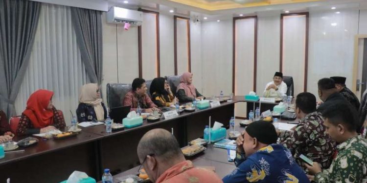 Bupati Tanjab Barat Sambut Silaturahmi Komisaris Bank Jambi