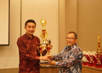 Bachyuni Deliansyah Terima Awards Udara Bersih Indonesa Tahun 2023 TRC BPBD Provinsi Jambi