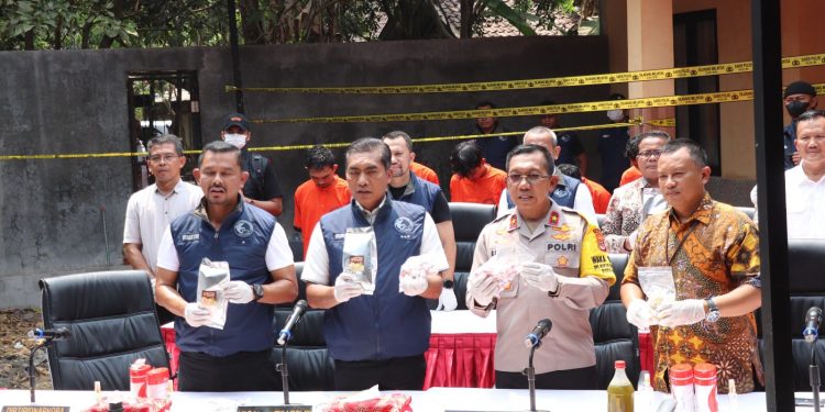 Bareskrim Polri Bongkar Peredaran Gelap Narkoba Modus Keripik Pisang