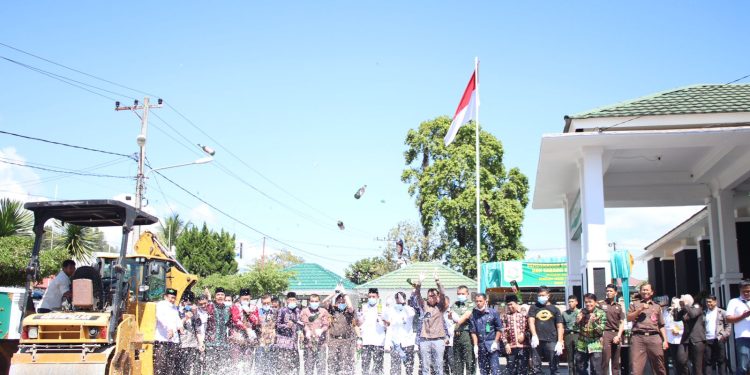 Kejaksaan Negeri Sungaipenuh Musnahkan Barang Bukti Minuman Keras Beralkohol 