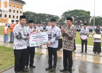 Pj Bupati Merangin Sebagai Inspektur Upacara Peringatan HUT PGRI  dan Hari Guru 2023