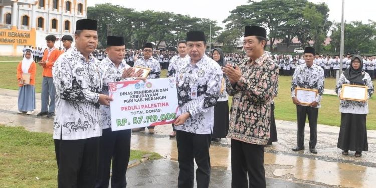 Pj Bupati Merangin Sebagai Inspektur Upacara Peringatan HUT PGRI dan Hari Guru 2023