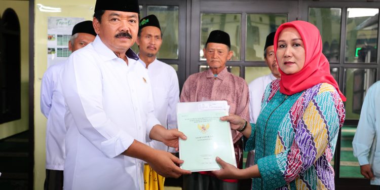 Selesaikan Sertifikat Tanah Wakaf dan Rumah Ibadah di Indonesia, Menteri ATR/BPN minta Para Nazir Buat Laporan