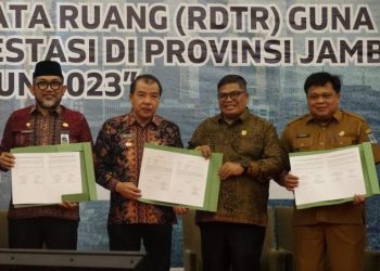 Pj Bupati H Mukti Bersama Ketua DPRD Merangin Ikuti Rapat Akhir RTR Provinsi Jambi 2023 