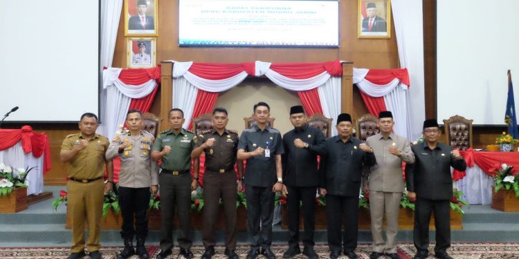 Pj Bupati Bahcyuni Hadiri Rapat Paripurna DPRD Muaro Jambi