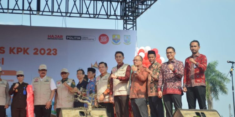 Pj Bupati Bachyuni Hadiri Pameran Road Show Bus KPK