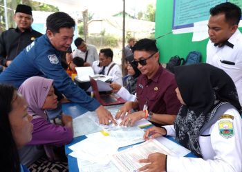 Pj Bupati Bachyuni Deliansyah Lakukan Pemantauan Langsung Proses Perekaman E-KTP