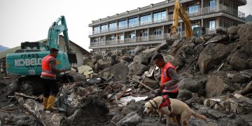 Anjing Pelacak dan Penyelam Dikerahkan Bantu Operasi SAR Banjir Bandang Humbahas Sumut 