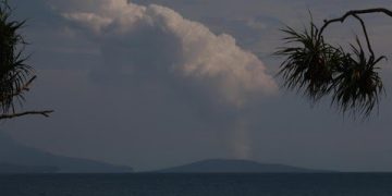 Masyarakat Pesisir dan Nelayan dihimbau Waspadai Erupsi Gunung Anak Krakatau