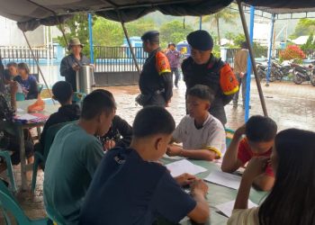 Bantu Anak-Anak Korban Longsor Humbahas Ujian Semester, Polda Sumut Dirikan Tenda Serba Guna