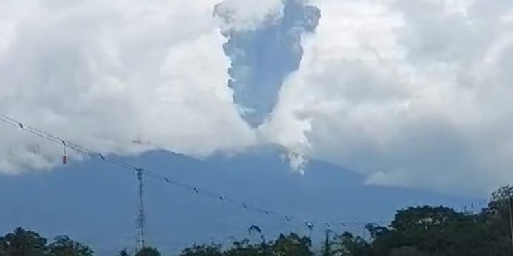 Erupsi Gunung Marapi Sumatera Barat 47 Pendaki Terdampak