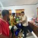 Bupati Anwar Sadat Serahkan Bansos kepada Lansia di Kuala Betara