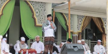 Bupati Tanjab Barat Hadiri Peringatan Isra Mikraj Nabi Muhammad SAW 1445 H di Masjid Nurul Jami Kelurahan Patunas