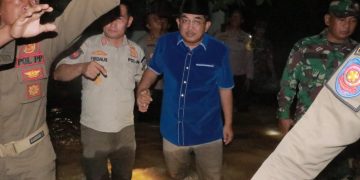 Bupati Tanjab Barat Bersama Kapolres dan Dandim Tinjau Langsung Lokasi Banjir di Kecamatan Batang Asam