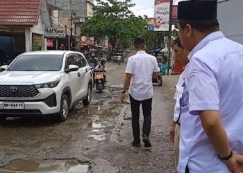 Pj Bupati Merangin Cek Jalan Rusak Dalam Kota  yang Jadi Keluhan Warga