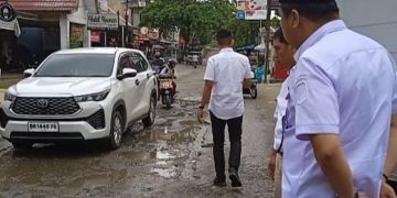 Pj Bupati Merangin Cek Jalan Rusak Dalam Kota  yang Jadi Keluhan Warga