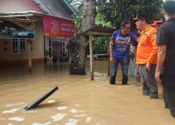Banjir Bandang, Pj Bupati Merangin Pantau Tujuh Daerah Titik Banjir dan Buka Dapur Umum