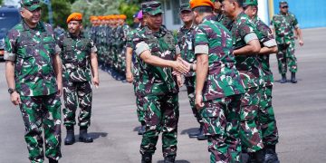 Panglima TNI Agus Subiyanto Cek Kesiapan Pasukan Elite Baret Jingga Sat Bravo 90