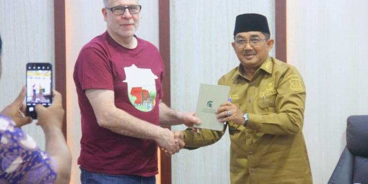 Bupati Tanjab Barat Terima Kunjungan dari Michigan State University Amerika Serikat