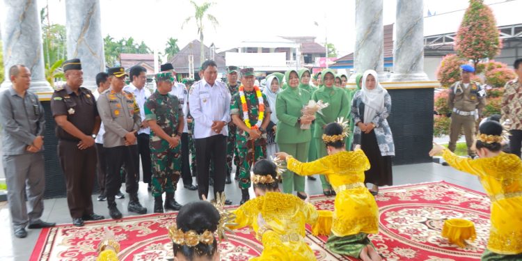 Wabup Tanjab Barat Bersama Unsur Forkopimda Sambut Kunker Pangdam II/Sriwijaya