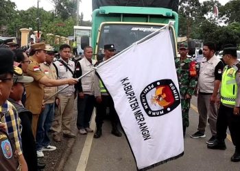 Bersama KPU,  Pj Bupati Merangin Lepas Pemberangkatan Terakhir Logistik Pemilu