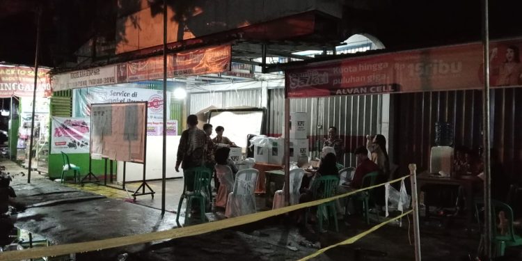 Sampai Malam, Penghitungan Suara Hasil Pemilu di Merangin Masih Terus Berlanjut di TPS