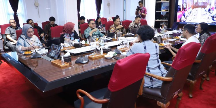 Menteri PANRB dan Mendikbudristek Bahas Transformasi Manajemen Tenaga Pendidik di Indonesia 