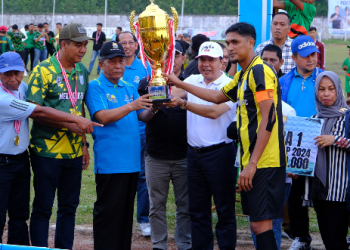 Wagub Sani Tutup Turnamen Sepak Bola Gubernur Cup Tahun 2024