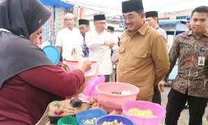 Bupati Tanjab Barat Tinjau Langsung Pasar Beduk Ramadan 1445 H/2024 M