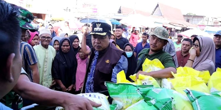 Cegah Inflasi, Pj Bupati Merangin Gelar Operasi Pasar di Pamenang