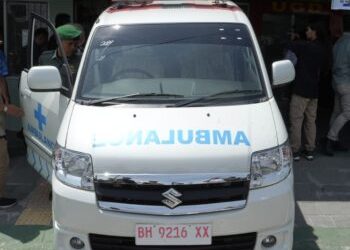 Gubernur Jambi  Serahkan Bantuan Ambulance Untuk RS DKT Kerinci