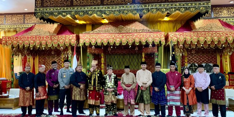 Ahmadi Noor Supit Diberikan Penganugerahan Adat Melayu, Edi Purwanto: Adat Melayu Terus Kita Lestarikan