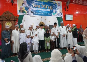 Hadiri Isra’ Mi’raj Di Masjid Cheng Hoo, Al Haris Beri Bantuan Kepada Anak Yatim dan Kaum Dhuafa