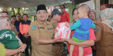 Bupati Anwar Sadat Kunjungi Korban Banjir di Betara, Berikan Bantuan dan Santunan
